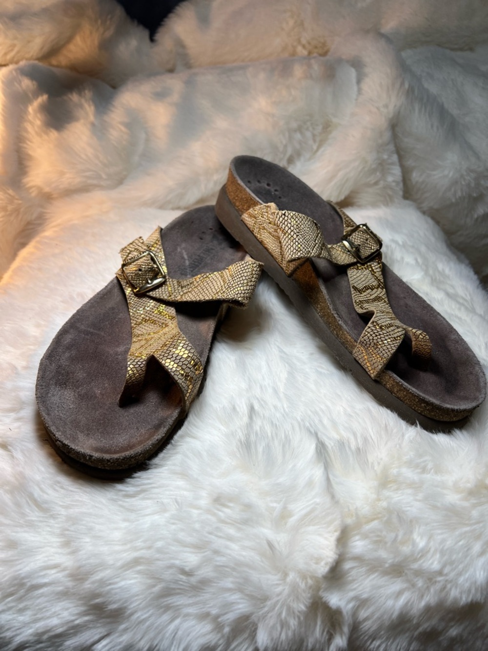 MEPHISTO Helen Gold Reptile Print Leather Thong Sandals 40 8.5/9
